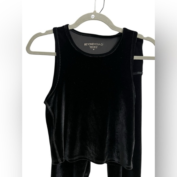 Beyond Yoga Velvet Set Top + Leggings - Picture 4 of 10